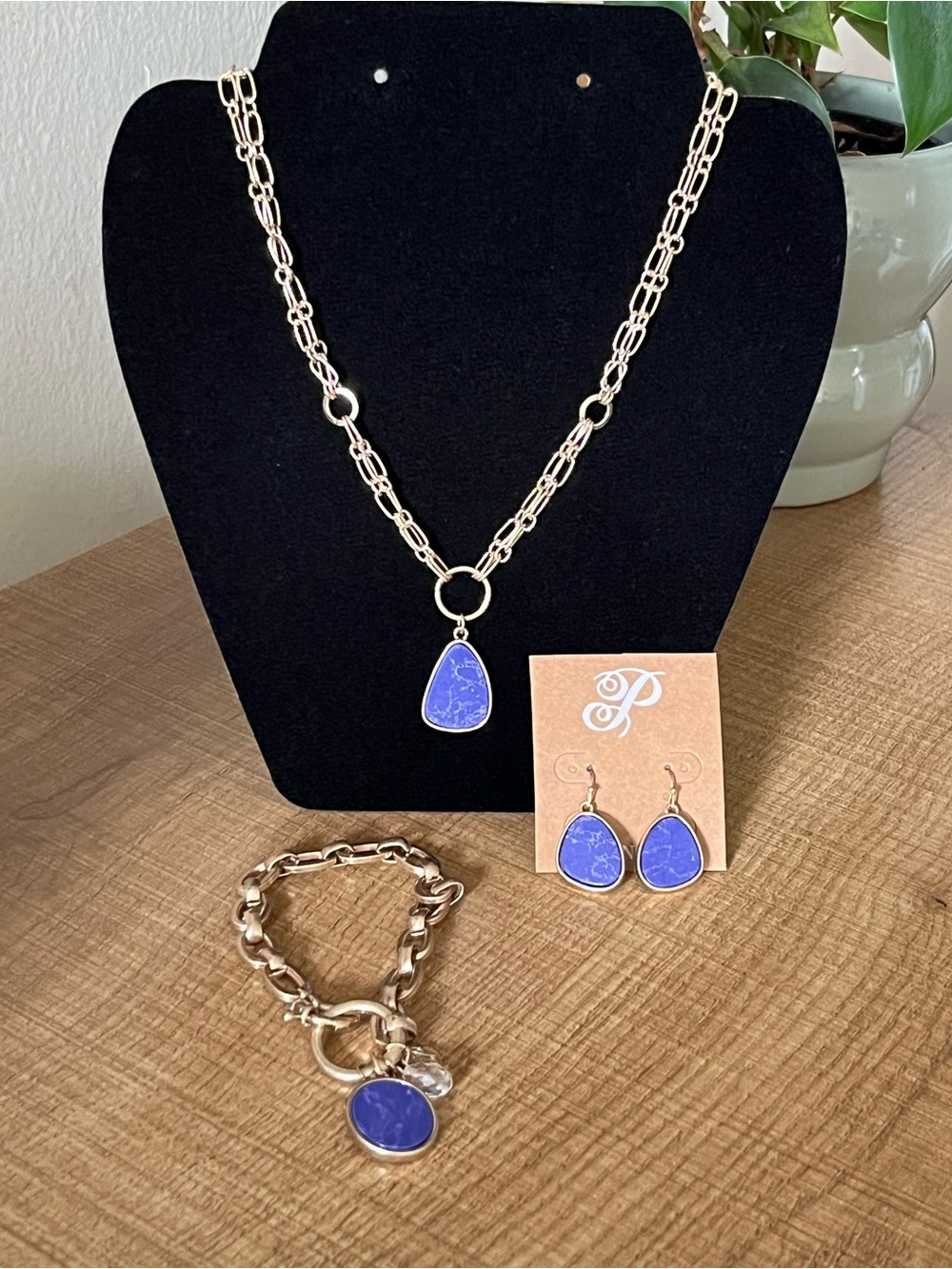 Soft gold tone jewelry set with Blue Pendant - Women's Jewelry